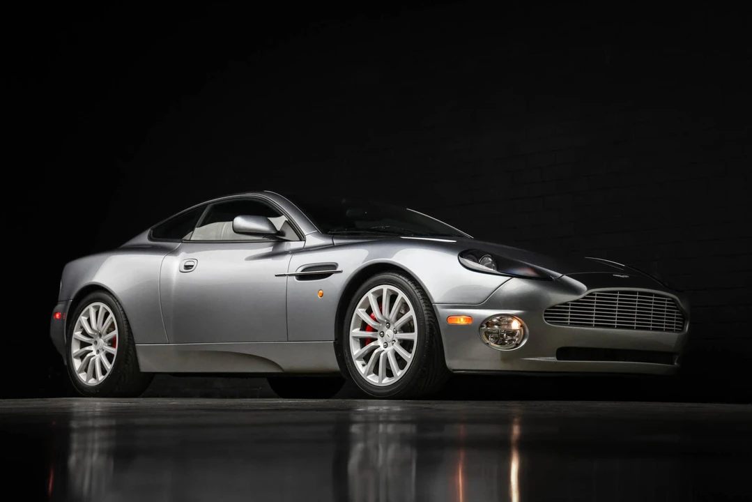 2003 Aston Martin Vanquish 1st Gen - Image 27 of 31