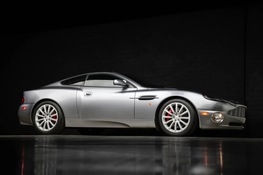 2003 Aston Martin Vanquish 1st Gen - Image 28 of 31