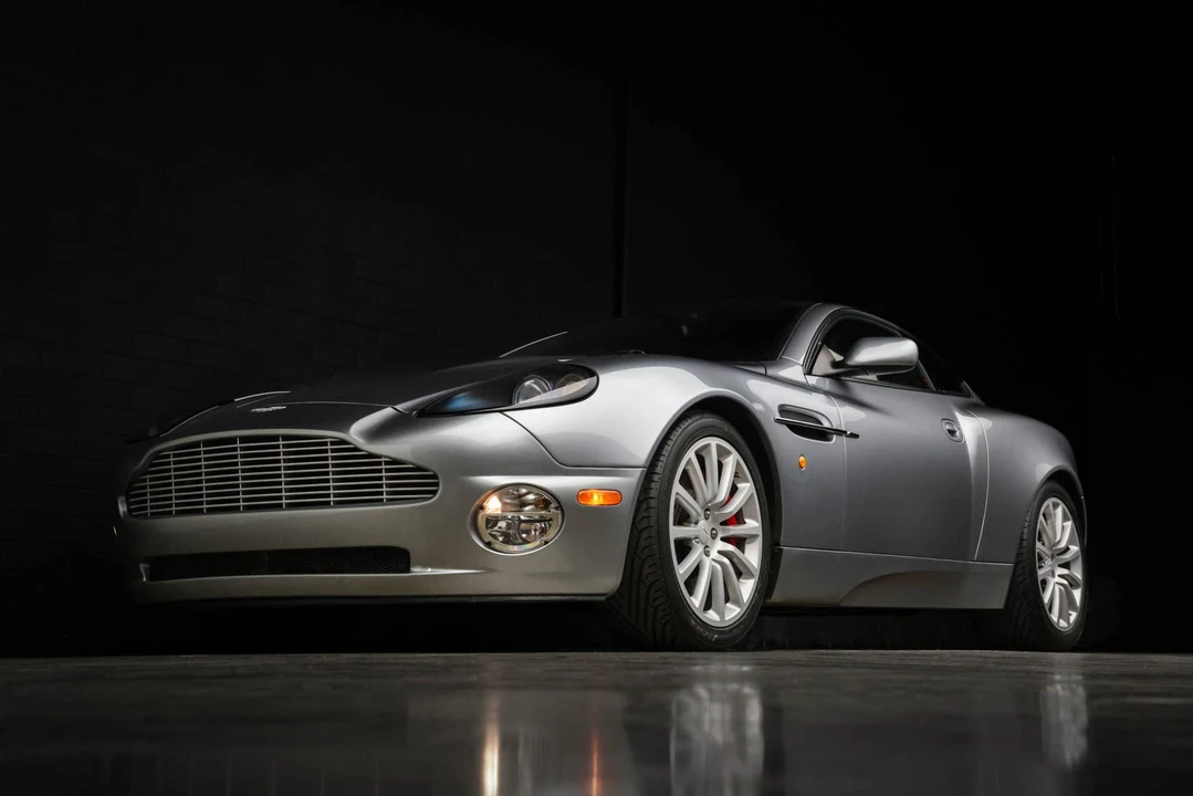 2003 Aston Martin Vanquish 1st Gen - Image 16 of 31