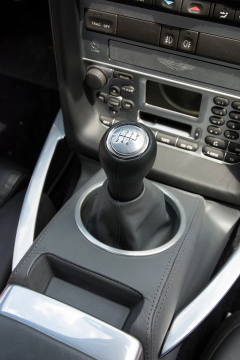 2003 Aston Martin Vanquish 1st Gen - Image 19 of 31