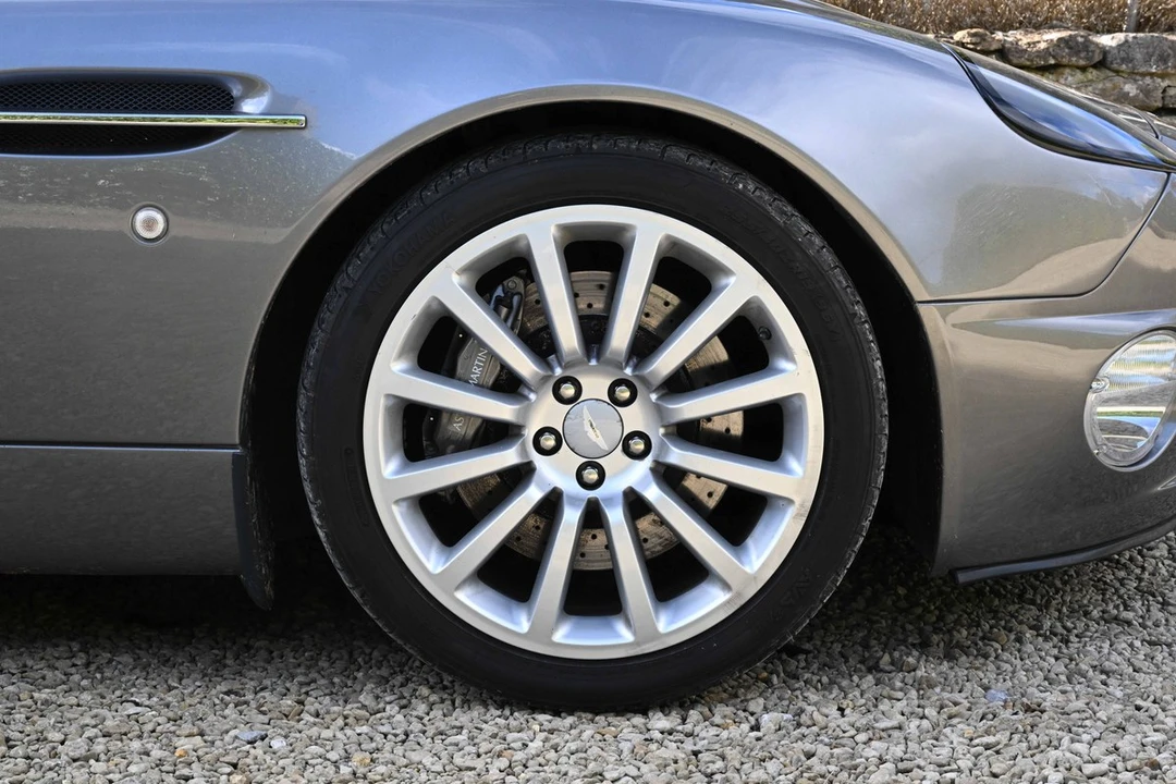 2003 Aston Martin Vanquish 1st Gen - Image 22 of 30
