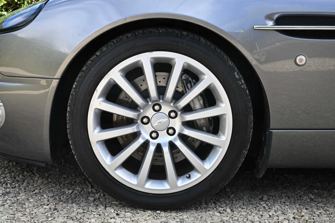 2003 Aston Martin Vanquish 1st Gen - Image 18 of 30