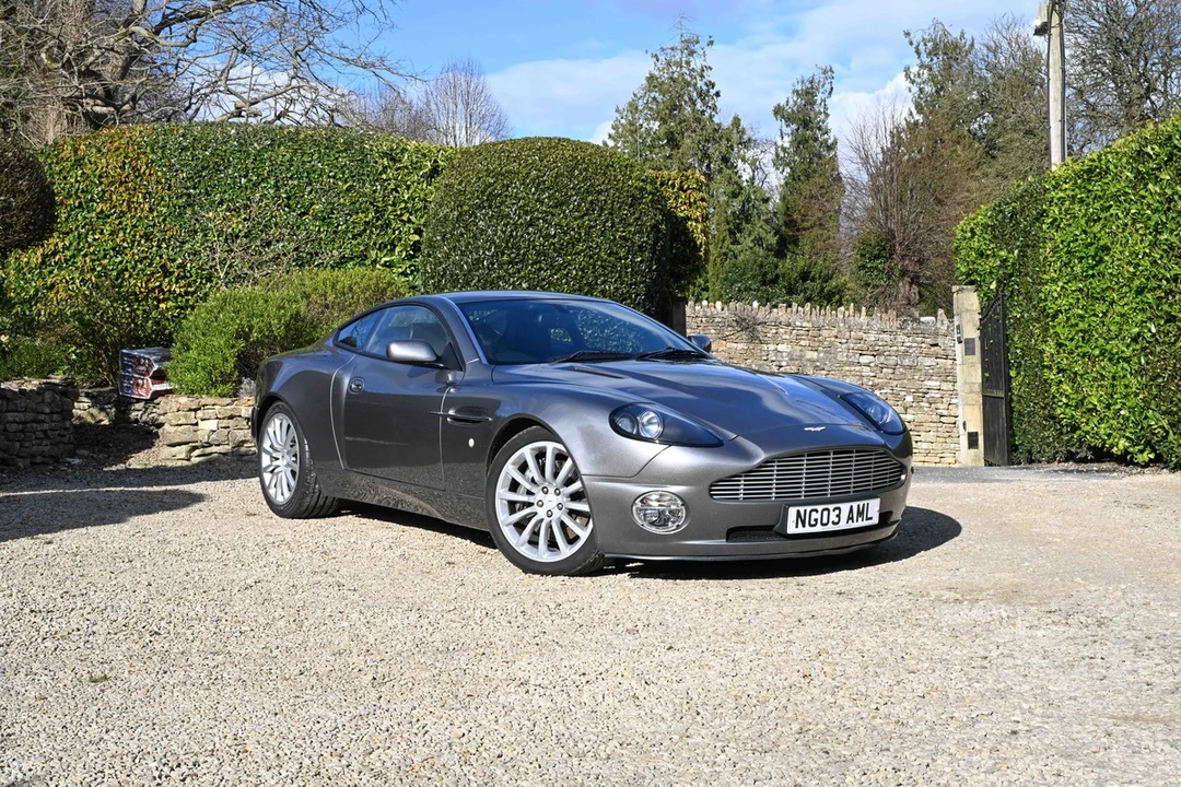 2003 Aston Martin Vanquish 1st Gen - Image 13 of 30