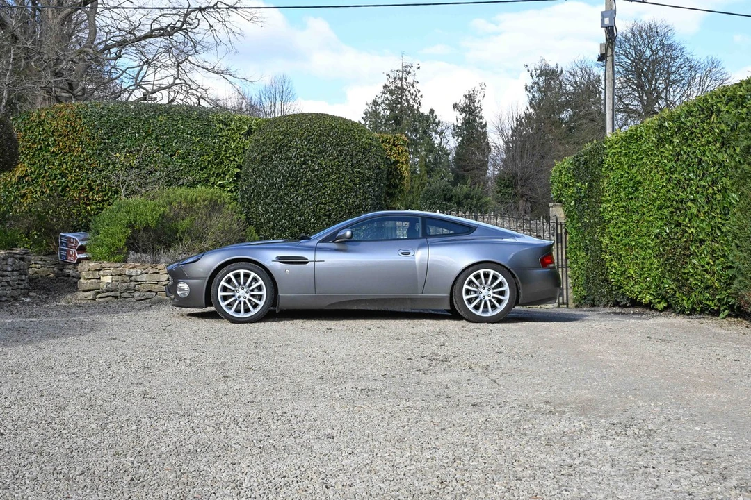 2003 Aston Martin Vanquish 1st Gen - Image 15 of 30