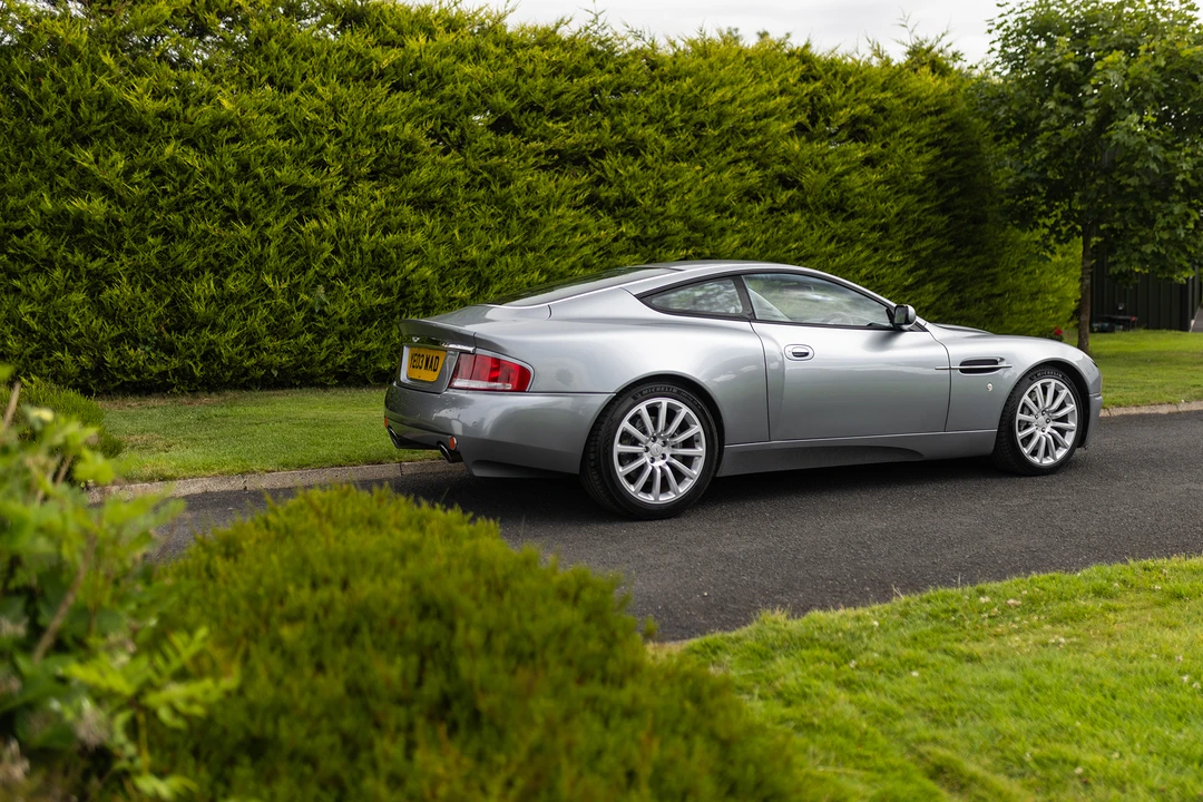 2004 Aston Martin Vanquish 1st Gen - Image 13 of 31