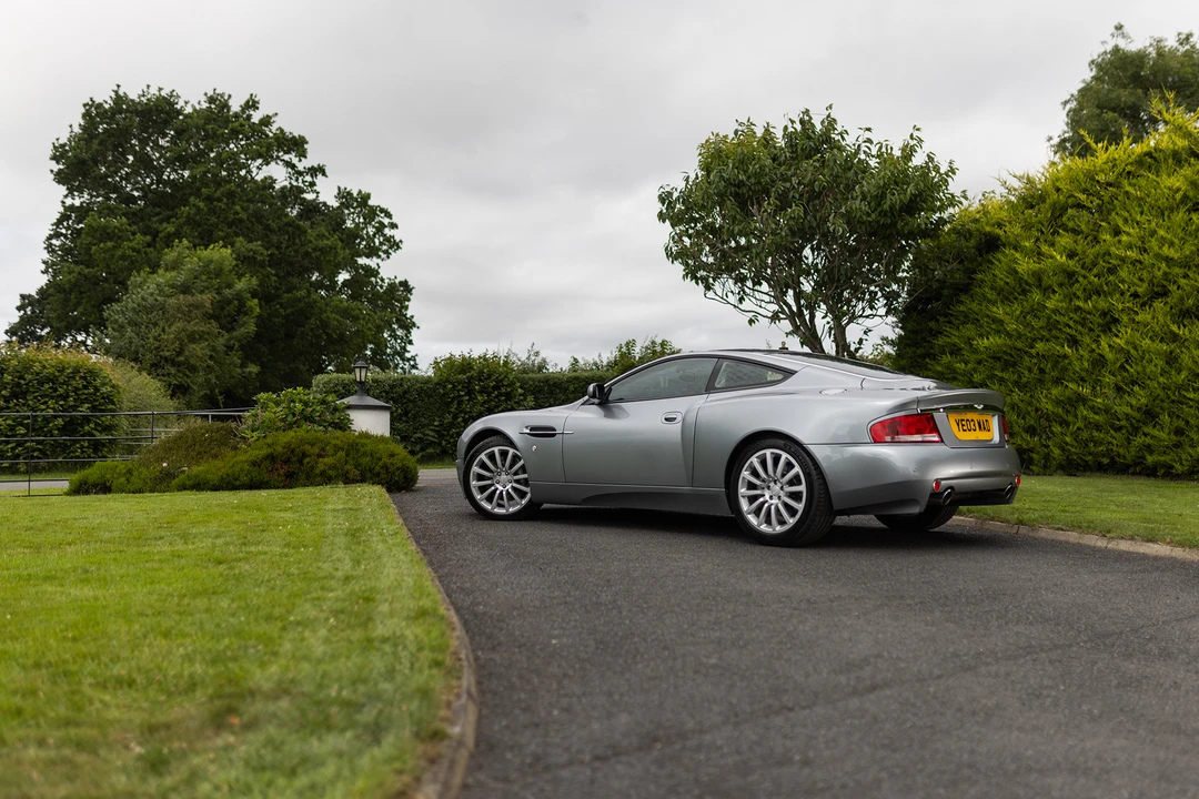 2004 Aston Martin Vanquish 1st Gen - Image 28 of 31