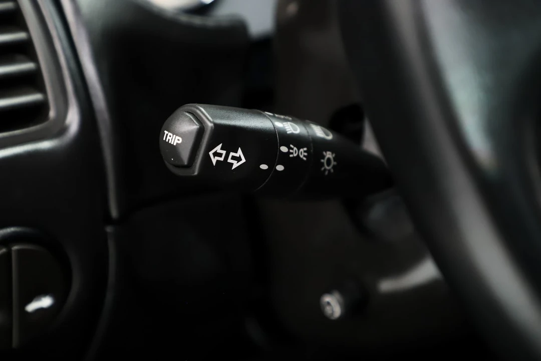 2003 Aston Martin Vanquish 1st Gen - Image 24 of 31