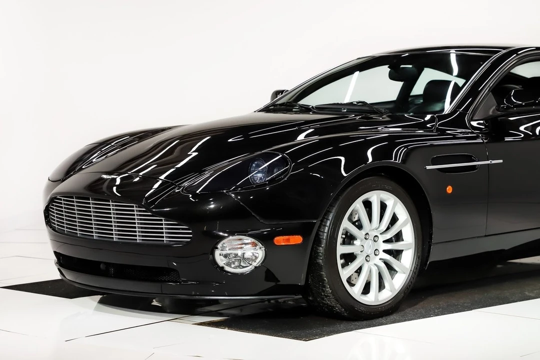 2003 Aston Martin Vanquish 1st Gen - Image 9 of 12