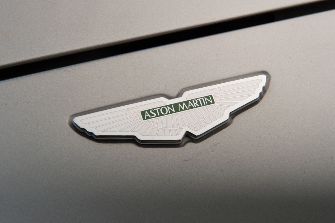 2003 Aston Martin Vanquish 1st Gen - Image 16 of 22