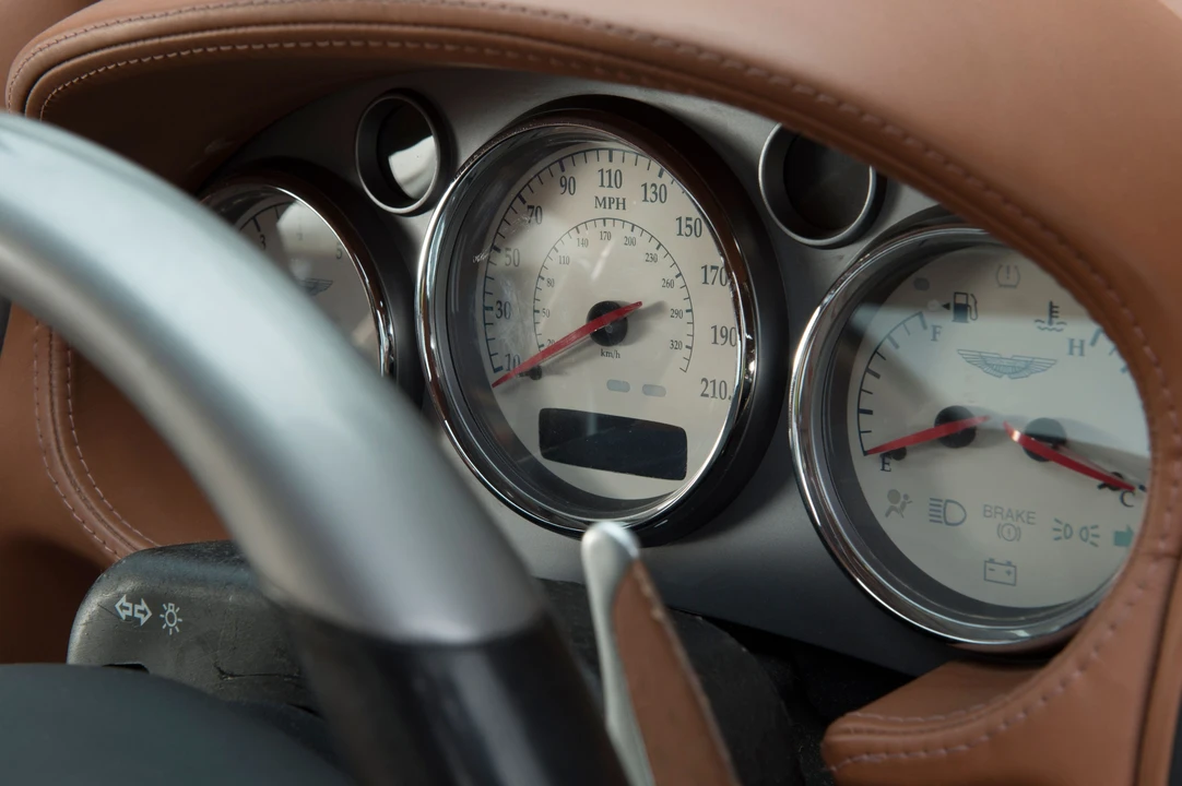 2003 Aston Martin Vanquish 1st Gen - Image 9 of 22