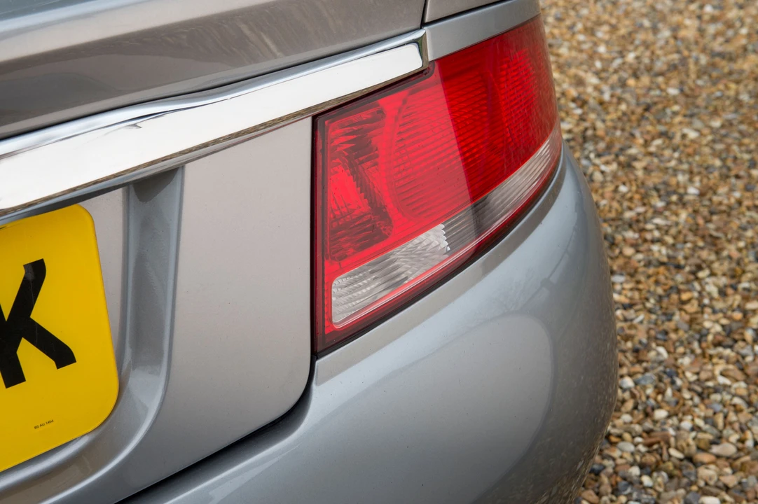 2003 Aston Martin Vanquish 1st Gen - Image 13 of 22