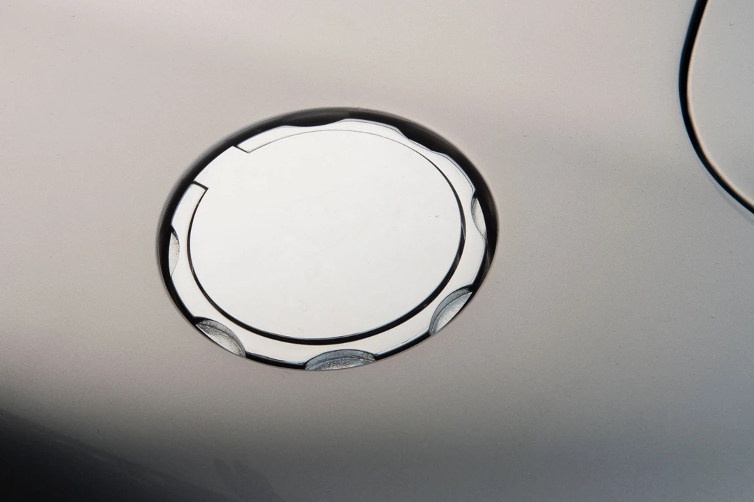 2003 Aston Martin Vanquish 1st Gen - Image 15 of 22