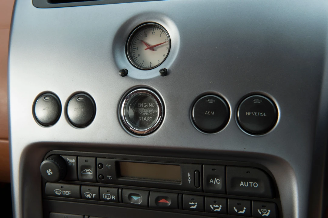2003 Aston Martin Vanquish 1st Gen - Image 8 of 22