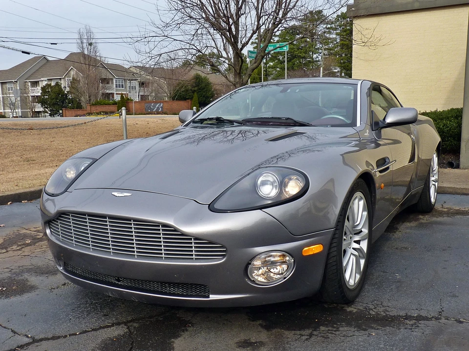 2003 Aston Martin Vanquish 1st Gen - Image 16 of 31