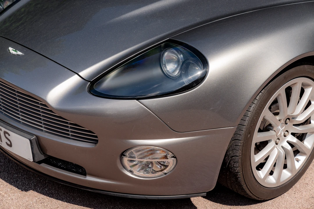 2003 Aston Martin Vanquish 1st Gen - Image 13 of 31