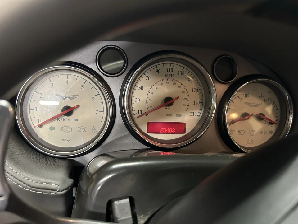 2003 Aston Martin Vanquish 1st Gen - Image 15 of 31