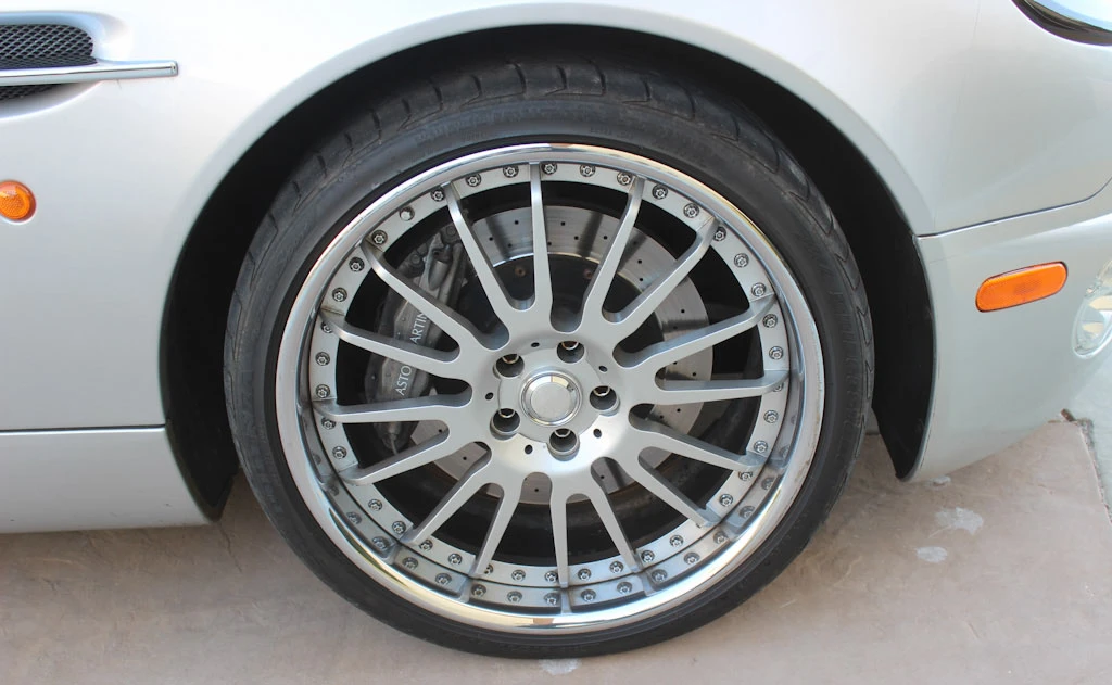 2003 Aston Martin Vanquish 1st Gen - Image 17 of 31