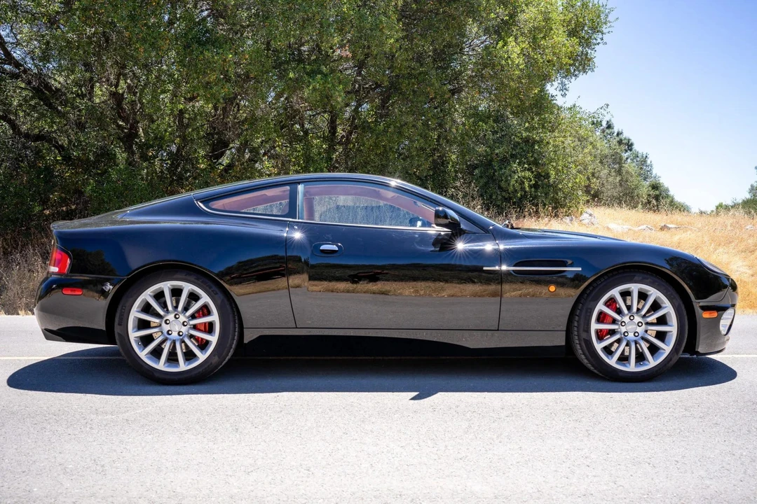 2003 Aston Martin Vanquish 1st Gen - Image 13 of 31