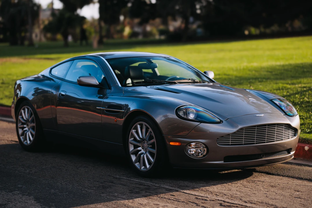 2003 Aston Martin Vanquish 1st Gen - Image 17 of 31