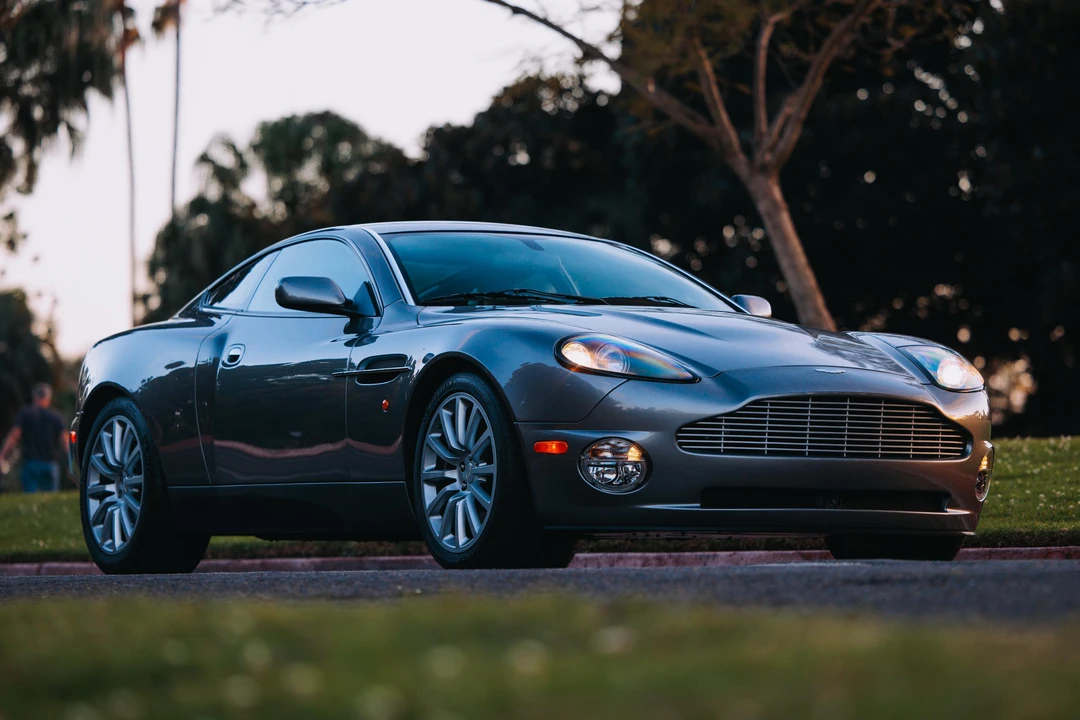 2003 Aston Martin Vanquish 1st Gen - Image 19 of 31