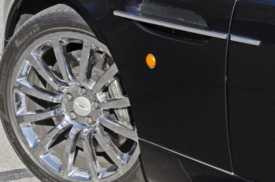 2003 Aston Martin Vanquish 1st Gen - Image 8 of 10