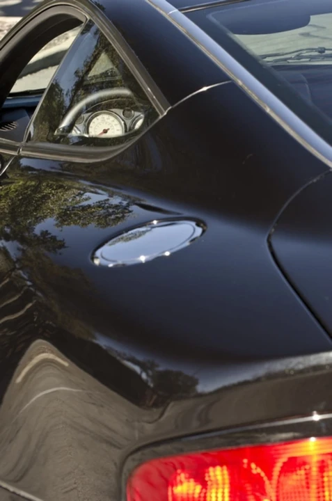 2003 Aston Martin Vanquish 1st Gen - Image 9 of 10