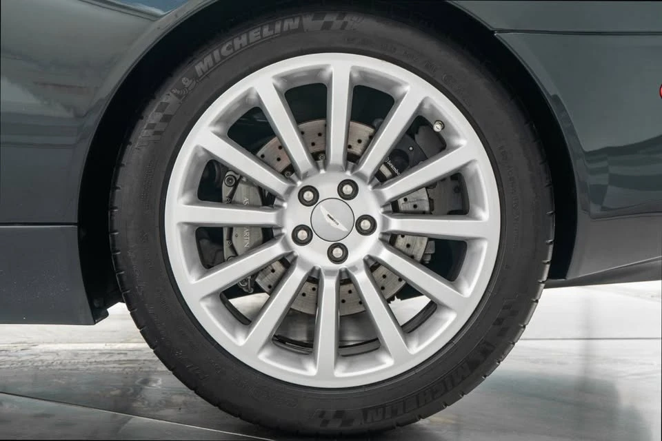 2003 Aston Martin Vanquish 1st Gen - Image 8 of 17