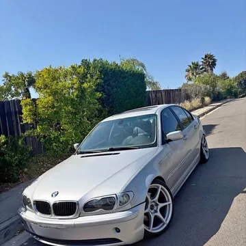 2003 BMW 325i Sedan