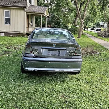 2003 BMW 325i Sedan