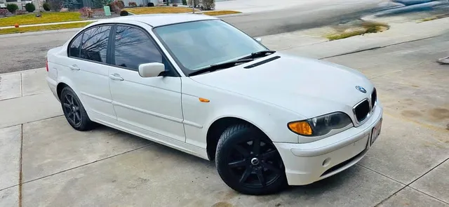 2003 BMW 3 Series 325i Sedan