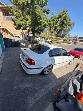 2003 BMW 3 Series 325i Sedan