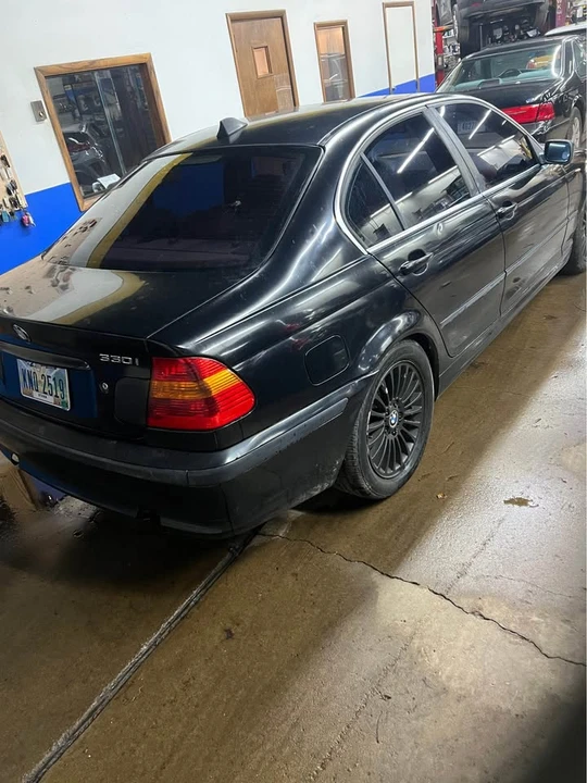 2003 BMW E46 330i & 330Ci - Image 2 of 5