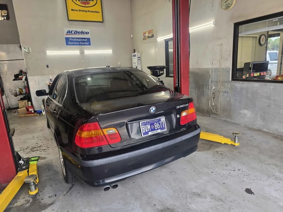 2003 BMW E46 330i & 330Ci - Image 2 of 12