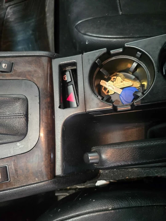 2003 BMW E46 330i & 330Ci - Image 9 of 12