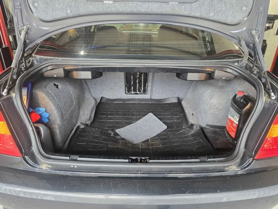2003 BMW E46 330i & 330Ci - Image 12 of 12