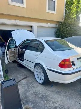 2003 BMW 325i Sedan