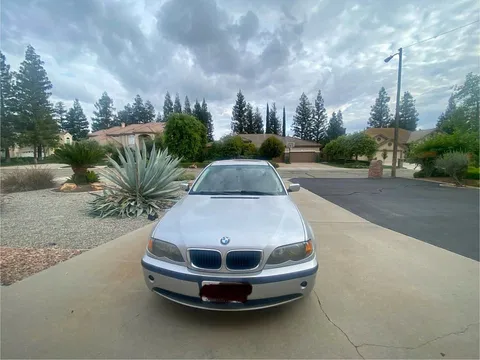 2003 BMW 325i Sedan