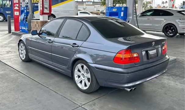 2003 BMW 325i Sedan