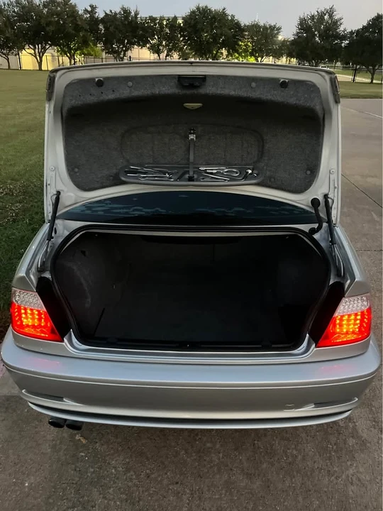 2003 BMW E46 330i & 330Ci - Image 9 of 20