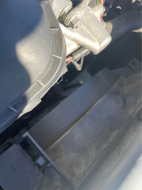2003 BMW E46 330i & 330Ci - Image 14 of 17