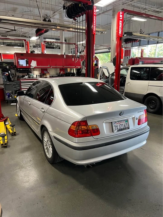 2003 BMW E46 330i & 330Ci - Image 2 of 7