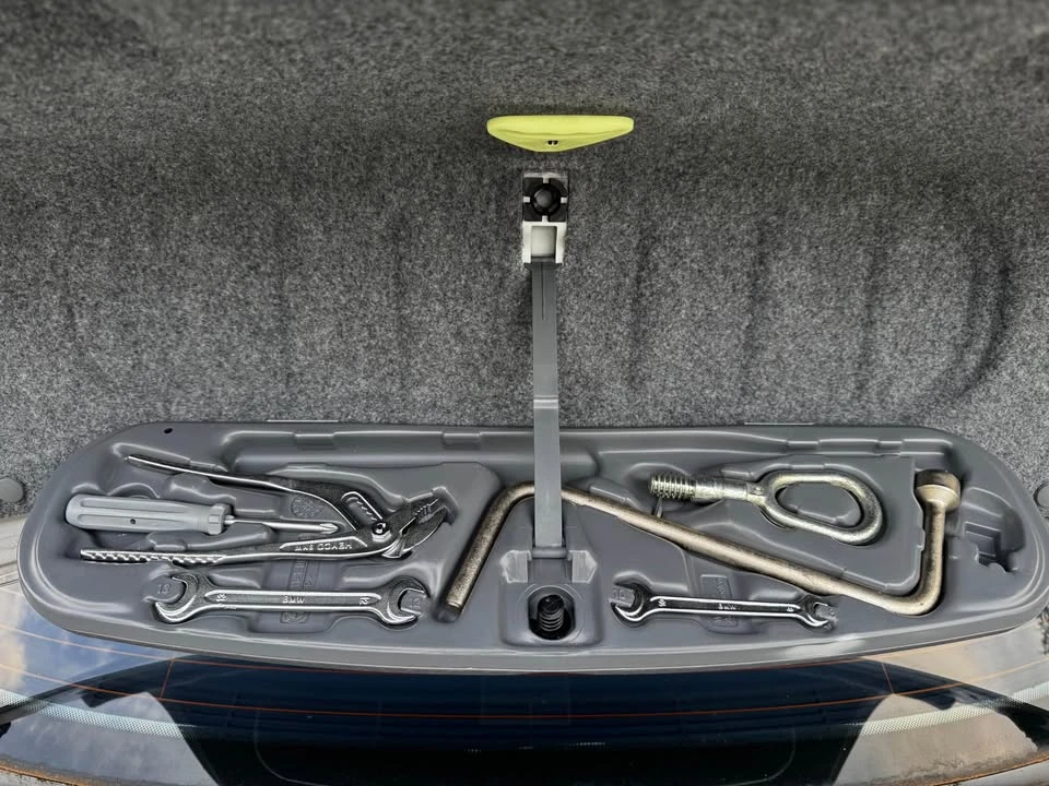 2003 BMW E46 330i & 330Ci - Image 14 of 17