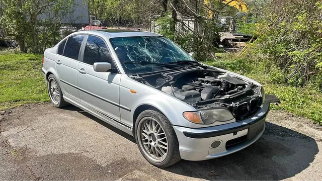 2003 BMW 330xi Sedan
