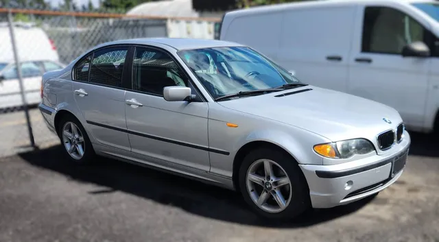 2003 BMW 320i