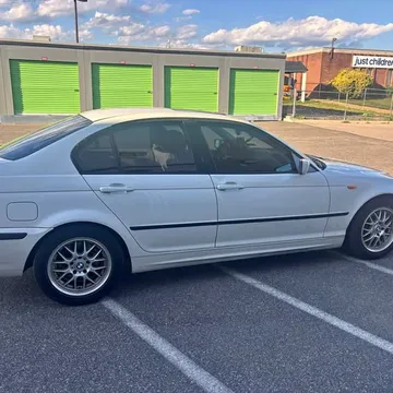 2003 BMW 325i Sedan