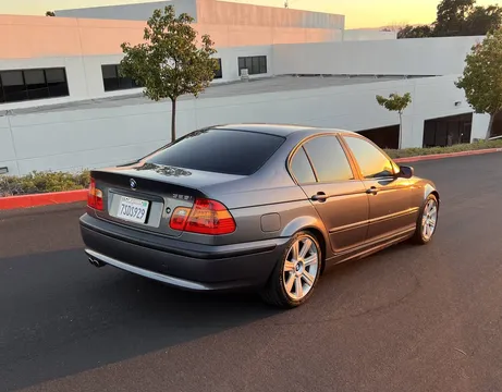 2003 BMW 325i Sport Sedan