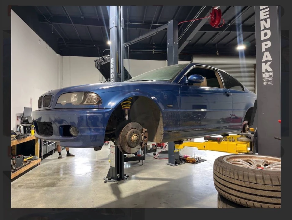 2003 BMW E46 330i & 330Ci - Image 11 of 12