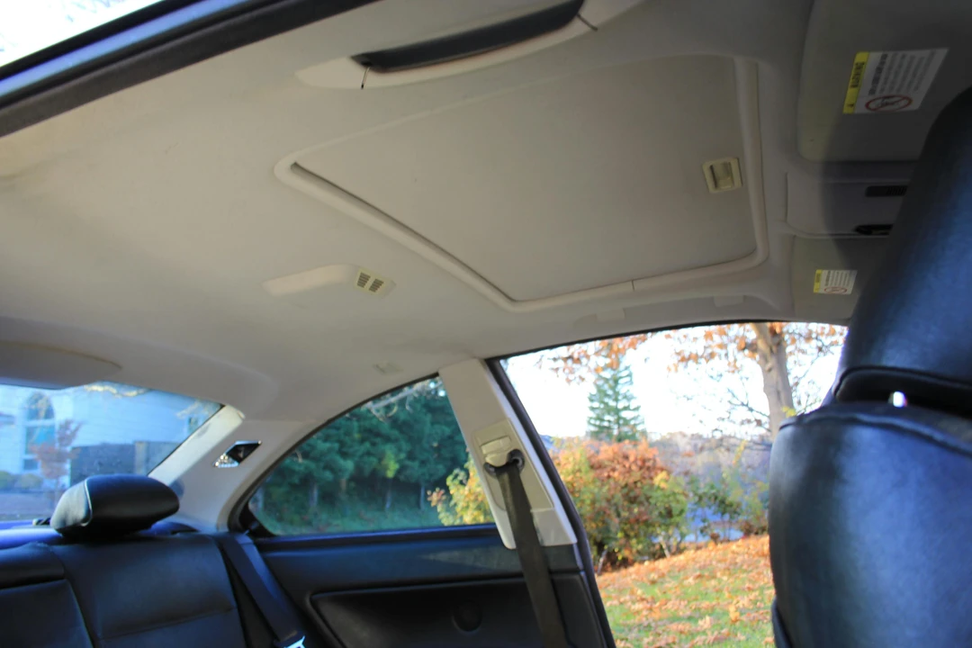 2003 BMW E46 330i & 330Ci - Image 26 of 31