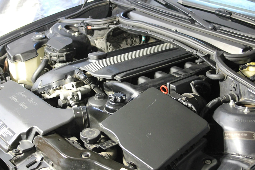 2003 BMW E46 330i & 330Ci - Image 13 of 31