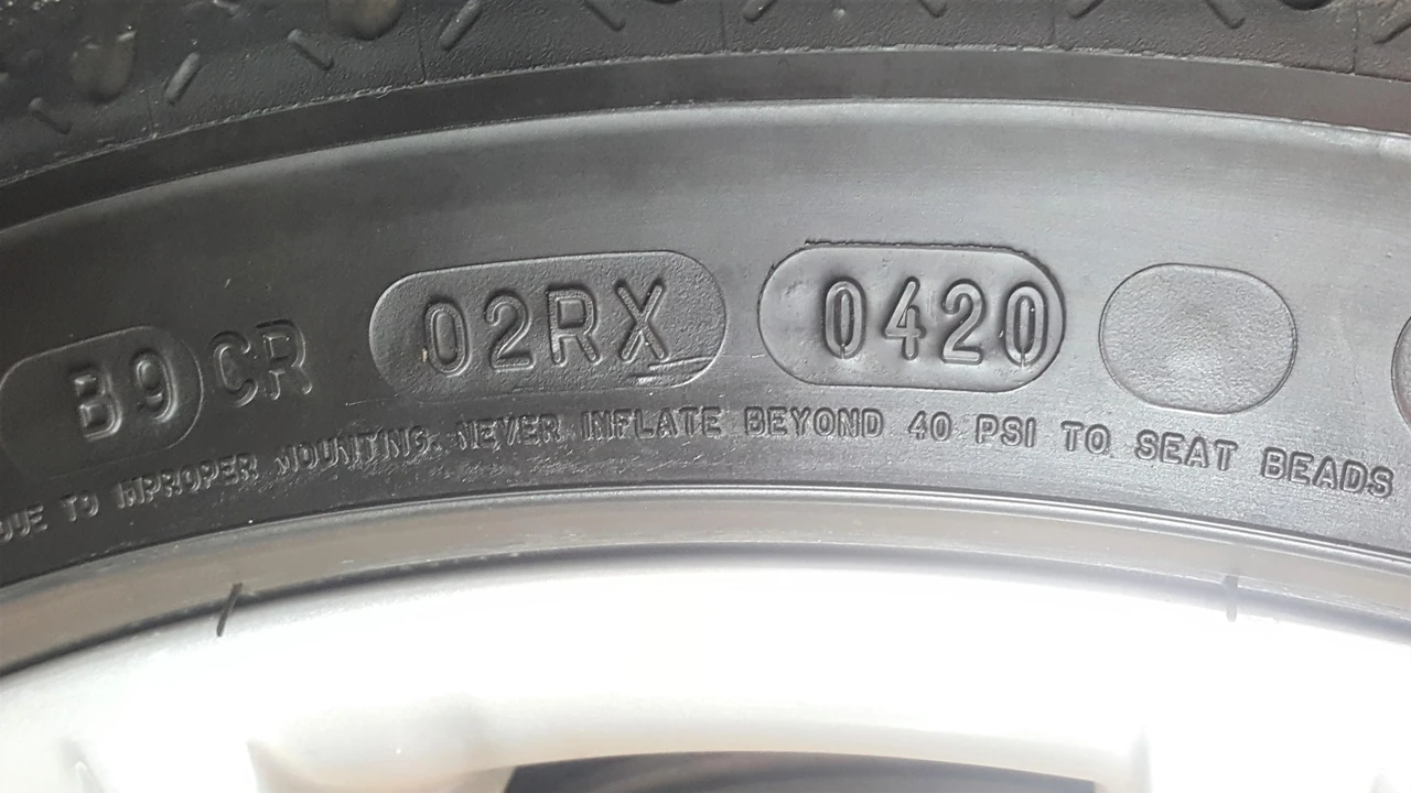 2003 BMW E46 330i & 330Ci - Image 3 of 5